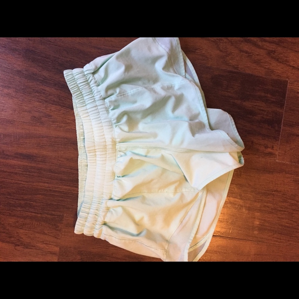 Lululemon Hottie hot shorts 2.5”